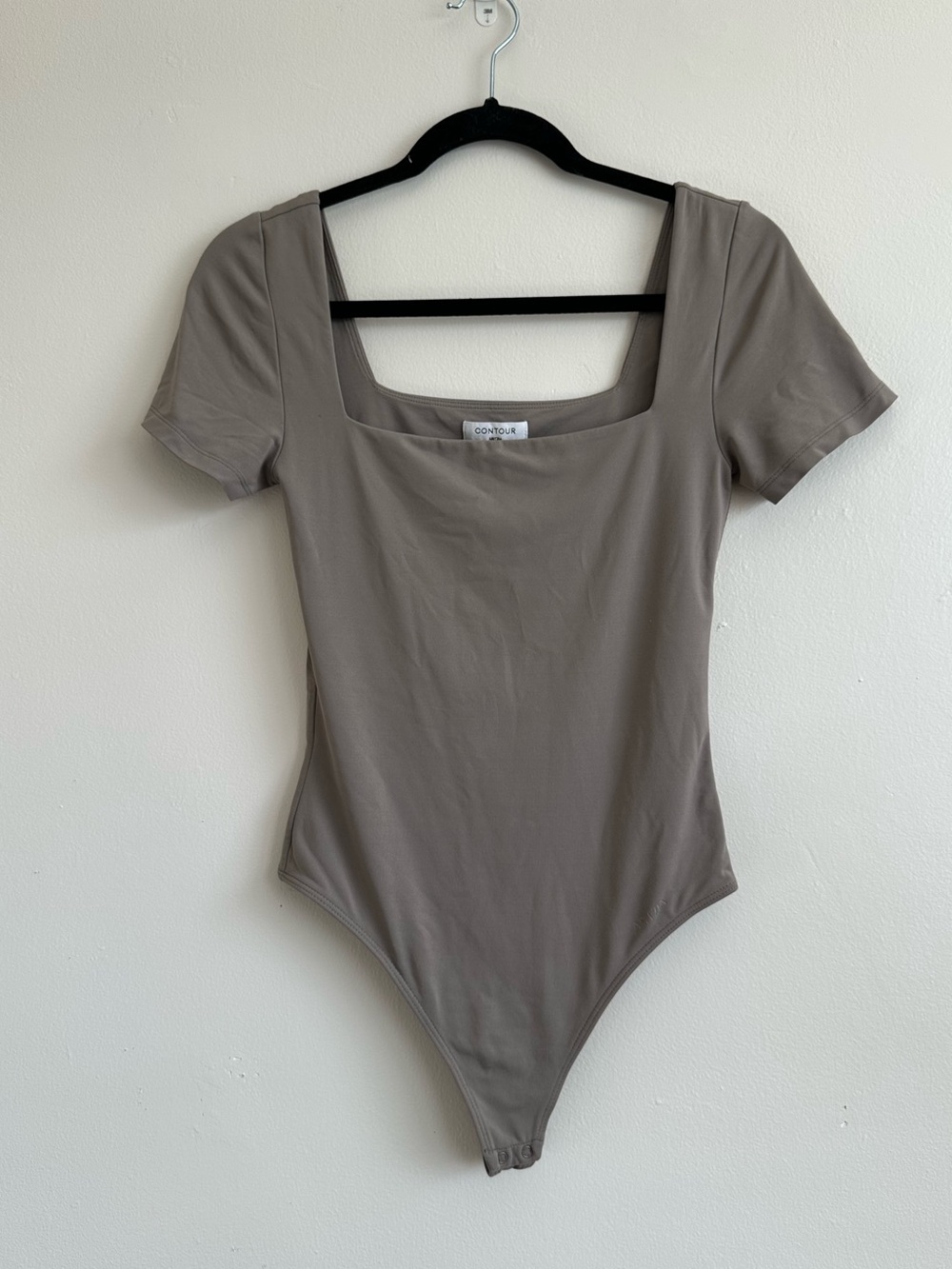 Aritzia Taupe Square Neck Contour Short Sleeve Bodysuit Size M